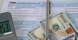 Read more about the article Taxes in the U.S. (how to file taxes, deductions, refunds)