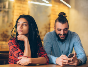 Read more about the article Relationship advice (signs of cheating, communication problems, dating tips)